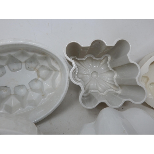 344 - 10 x Vintage Ceramic Jelly Moulds