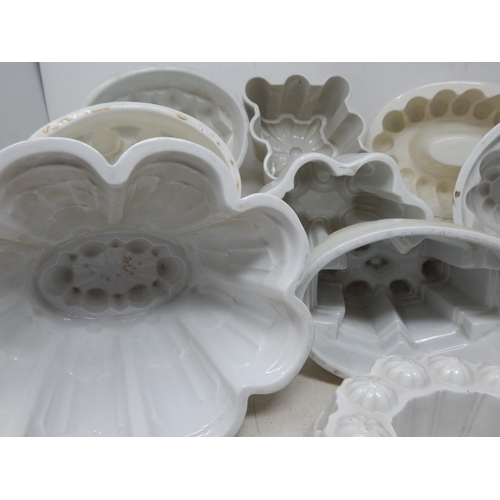 344 - 10 x Vintage Ceramic Jelly Moulds