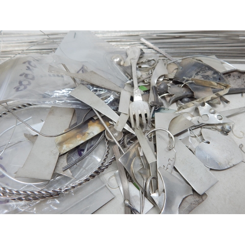 252 - A Quantity of Scrap Silver. Weight 830g