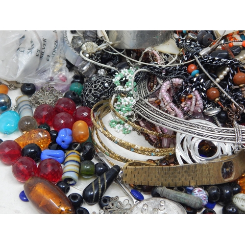 255 - A Large Quantity of Good Vintage Costume Jewellery