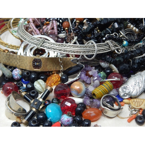 255 - A Large Quantity of Good Vintage Costume Jewellery