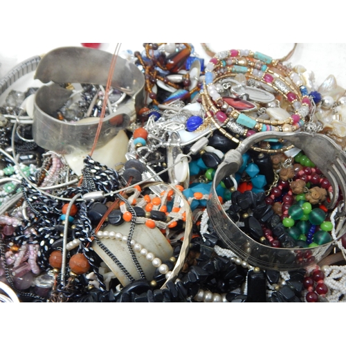 255 - A Large Quantity of Good Vintage Costume Jewellery