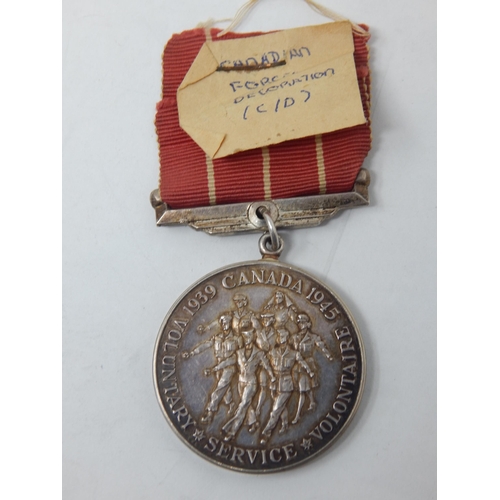 76 - WWII Silver Canadian Voluntary Service Medal: (Unnamed As Issued)
