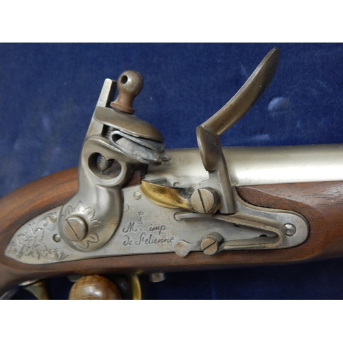 423 - Detailed Working replica: Napoleon Flint Lock Pistol