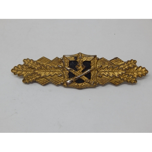 335 - German close combat clasp. The badge having a central Eagle and Swastika motif surmounting a crossed... 