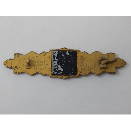 335 - German close combat clasp. The badge having a central Eagle and Swastika motif surmounting a crossed... 