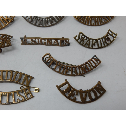 118 - Military Brass Shoulder Titles: T-20 London, Duke of Wellington, London Scottish, T-14 London, Devon... 