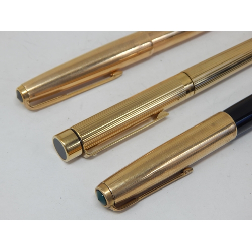 40 - Parker pen rolled Gold; another Parker pen and a Sheaffer pen both gold-plated (lot)