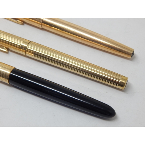 40 - Parker pen rolled Gold; another Parker pen and a Sheaffer pen both gold-plated (lot)