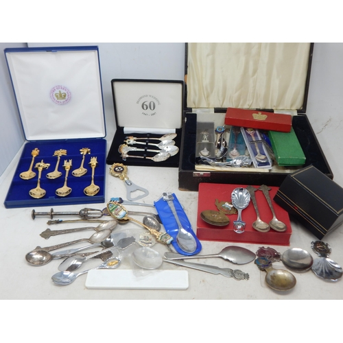 Box containing a selection of Collectors spoons, etc (lot)
