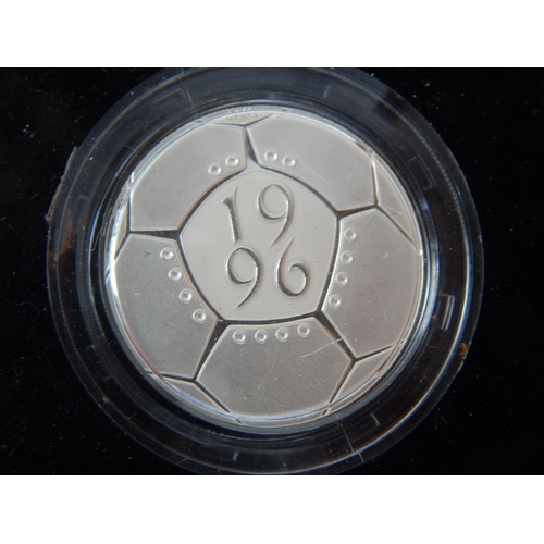 67 - Royal Mint Silver Proof Piedfort 1996 Celebration of Football £2 Coin in Case of Issue with COA, Pie... 