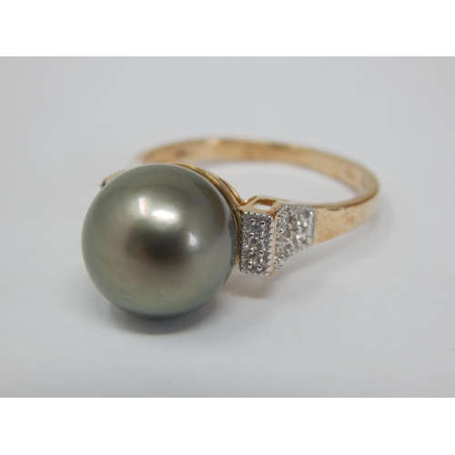 268 - Gold Ring Set with an 11mm Tahitian Pearl & White Zircons: Size N/O, gross weight 4.10g