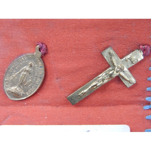 398K - WWII Lancaster Bomber Crew Talisman containing a photograph of the crew & their plane together with ... 