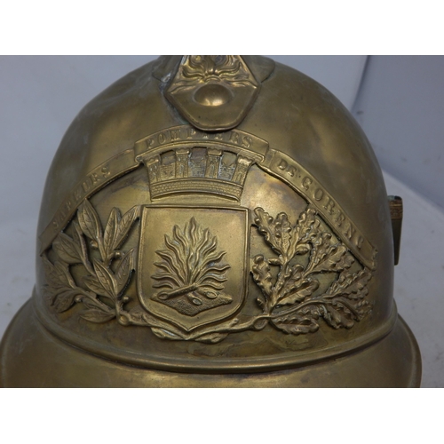 249 - A Victorian Brass French Sapeurs Pompiers Fireman's Helmet. Note: Customers must satisfy themselves ... 