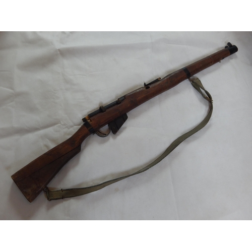 409 - WWII Lee Enfield Replica for Display/Drill Purposes, Length 113cm