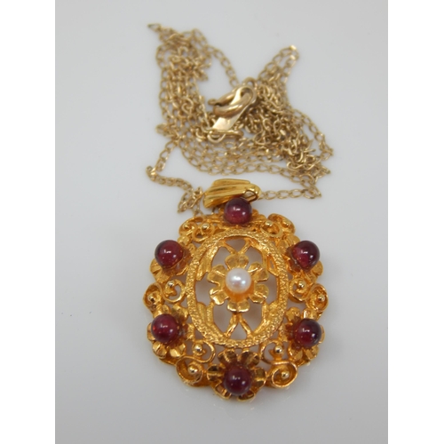 213 - 9ct Gold Garnet & Pearl Set Pendant on 9ct Gold Chain: Gross weight 3.39g