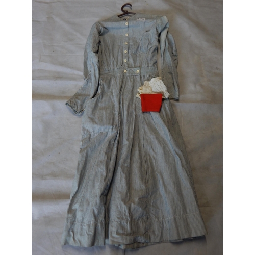 906 - WW1 (?) Nurses uniform with collars and cuffs in pocket