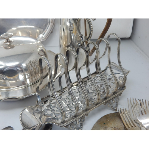 138 - A Quantity of Silver Plated Wares & White Metal Including Toast Racks, Napkin Rings, Salver, Flatwar... 