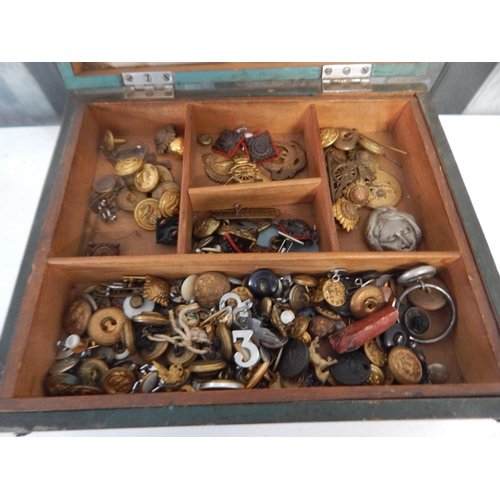 984 - WWI/WII Badges, Buttons etc contained in a wooden box.