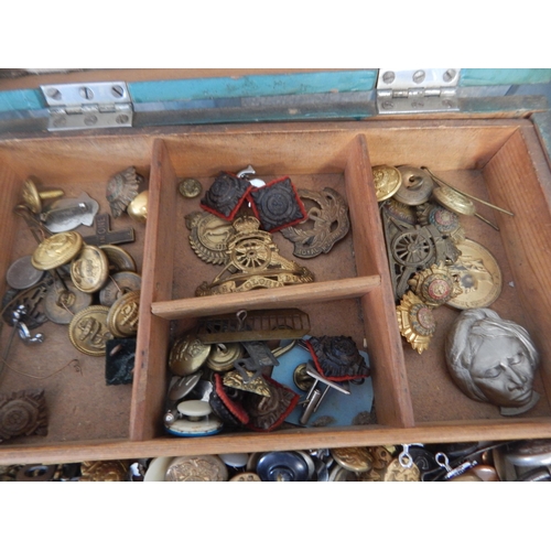 984 - WWI/WII Badges, Buttons etc contained in a wooden box.