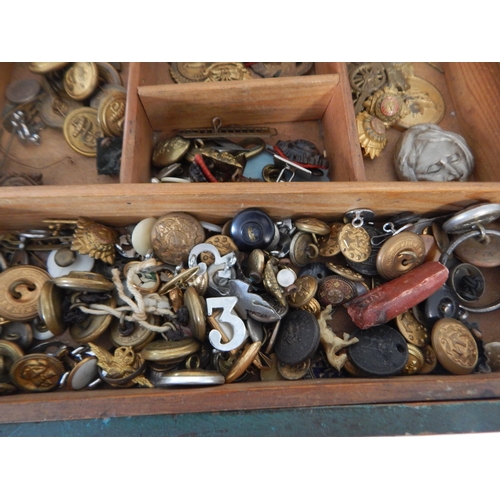 984 - WWI/WII Badges, Buttons etc contained in a wooden box.