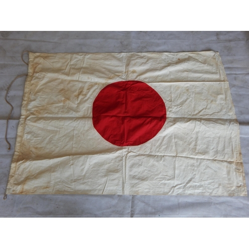 992 - WWII Japanese Flag: Measuring 120cm x 88cm