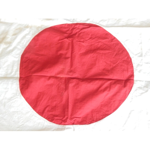 992 - WWII Japanese Flag: Measuring 120cm x 88cm