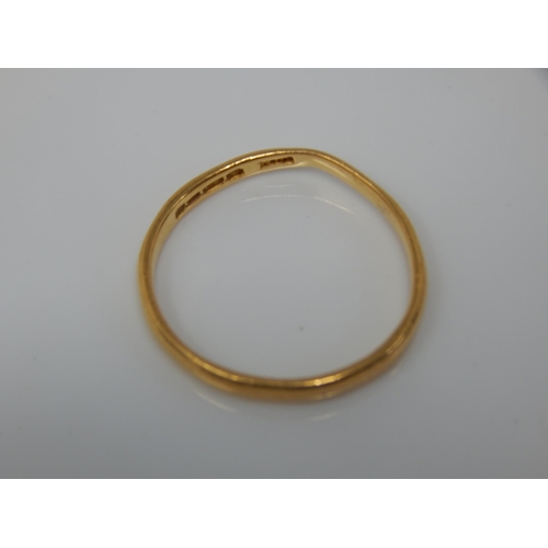 233 - 22ct Gold Wedding Band: Size O/P: Weight 2.03g