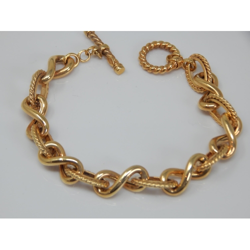 172 - 9ct Gold Fancy Link Bracelet with T-Bar Fastening: Length 21cm: Weight 12.27g