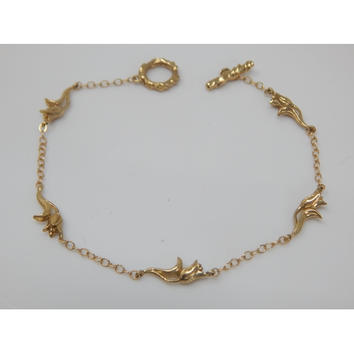 174 - 9ct Gold Fancy Link Bracelet with T-Bar Fastening: Length 18cm: Weight 3.86g