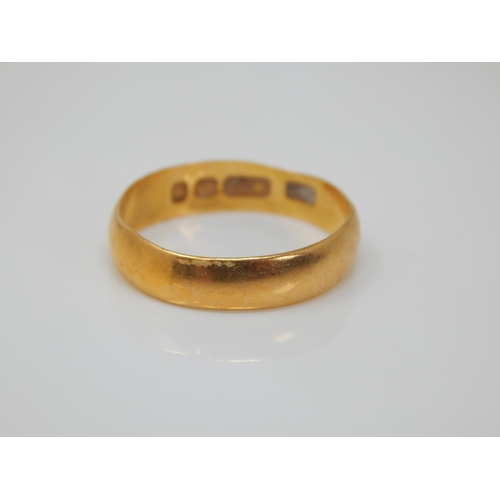 179 - 22ct Gold Wedding Ring: Size M/N: Weight 2.51g