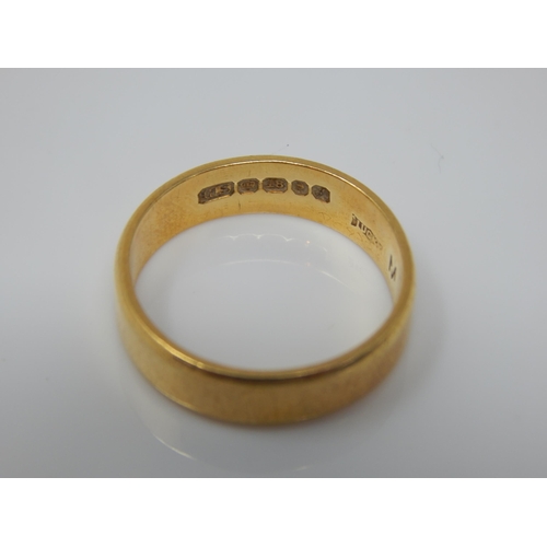 181 - 18ct Gold Wedding Ring: Size M: Weight 4.33g