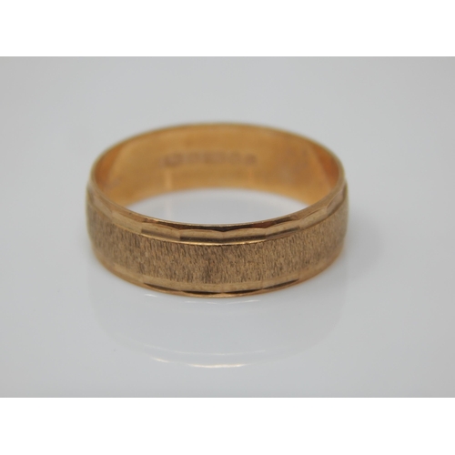 183 - 9ct Gold Wedding Ring: Size O: Weight 2.13g