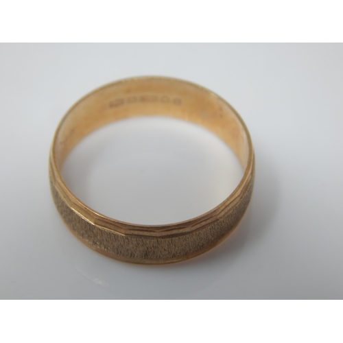 183 - 9ct Gold Wedding Ring: Size O: Weight 2.13g