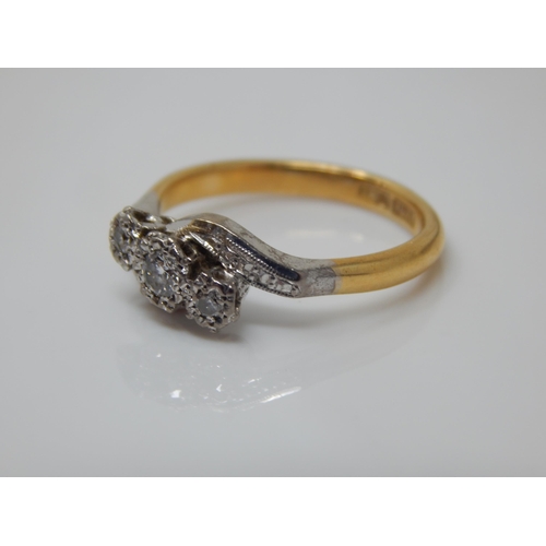 186 - 18ct Gold & Platinum Diamond Trilogy Ring: Size K: Gross weight 2.92g