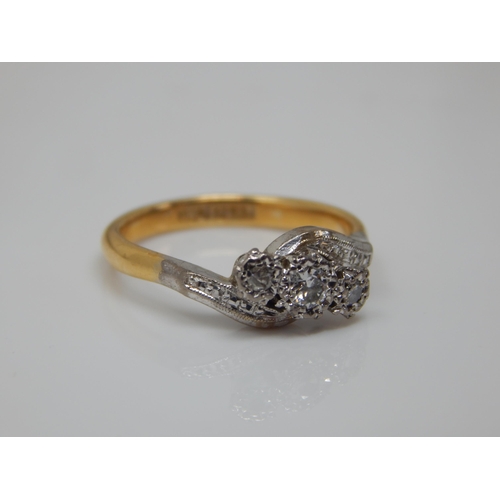 186 - 18ct Gold & Platinum Diamond Trilogy Ring: Size K: Gross weight 2.92g