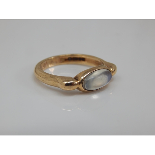 189 - 9ct Gold Moonstone Ring: Size L: Gross weight 3.18g