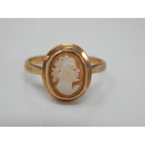 192 - 9ct Gold Cameo Set Ring: Size L/M: Gross weight 2.38g