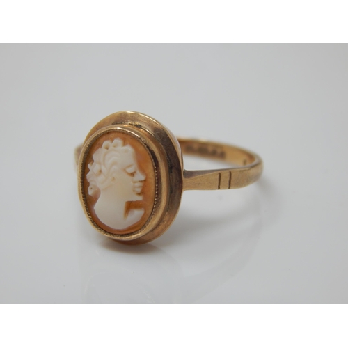 192 - 9ct Gold Cameo Set Ring: Size L/M: Gross weight 2.38g