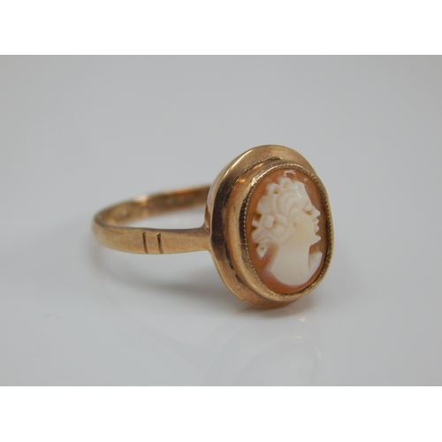 192 - 9ct Gold Cameo Set Ring: Size L/M: Gross weight 2.38g