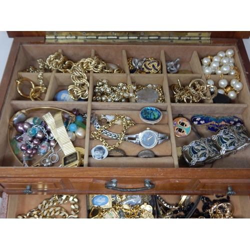 282 - A Huge Quantity of Costume Jewellery & Jewellery Case. Sorting will reward.