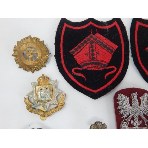 579 - A Group of Militaria Including Badges & The 4th Cheshire Company Volunteer Belt Buckle