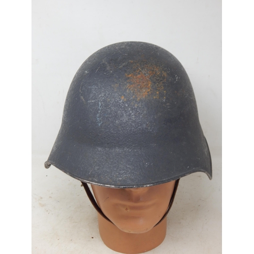 596 - WWII Swiss M18/40 Steel Combat Helmet. Please Note: Customers must satisfy themselves prior to biddi... 