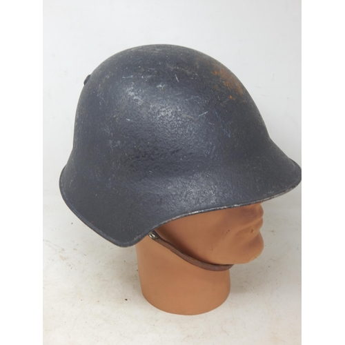 596 - WWII Swiss M18/40 Steel Combat Helmet. Please Note: Customers must satisfy themselves prior to biddi... 