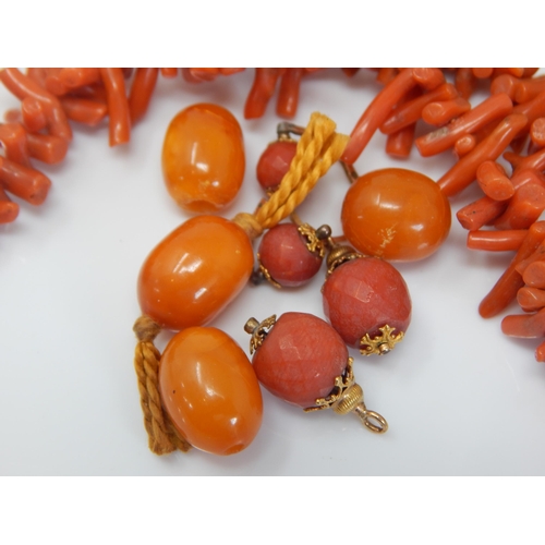 291 - A Quantity of Antique & Vintage Beads & Necklaces Including Amber, Coral, Agate, Pearl etc