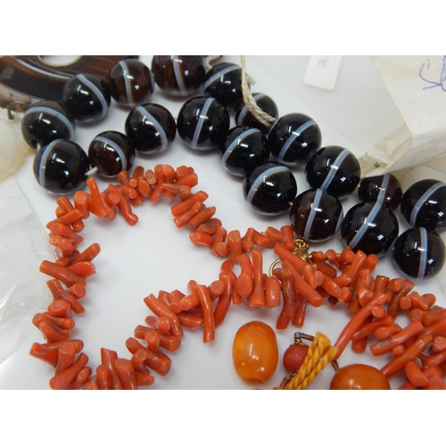 291 - A Quantity of Antique & Vintage Beads & Necklaces Including Amber, Coral, Agate, Pearl etc