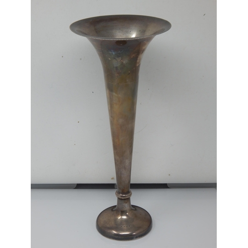 60 - Large Silver Trumpet Vase: Hallmarked Birmingham 1926 by Charles Green & Co: Height 30cm: gross weig... 