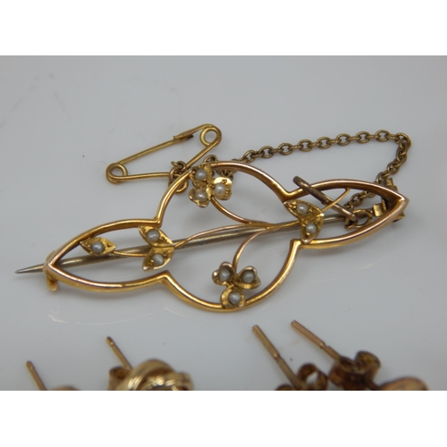 63 - A Quantity of 9ct Gold Including Ring, Brooch & Earrings: Weight 6.59g