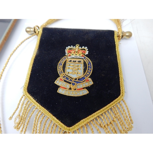 409 - A Quantity of Military Items Including Plaques, Framed Parachute Regiment Insignia, Cast Metal Plaqu... 