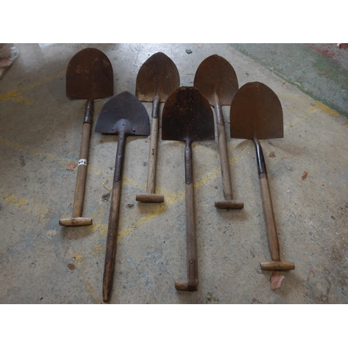 6 x WWII Military Shovels: Three dated early 1940's